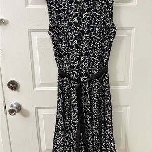 Forever 21 Black and White Leaf Print Maxi Dress
